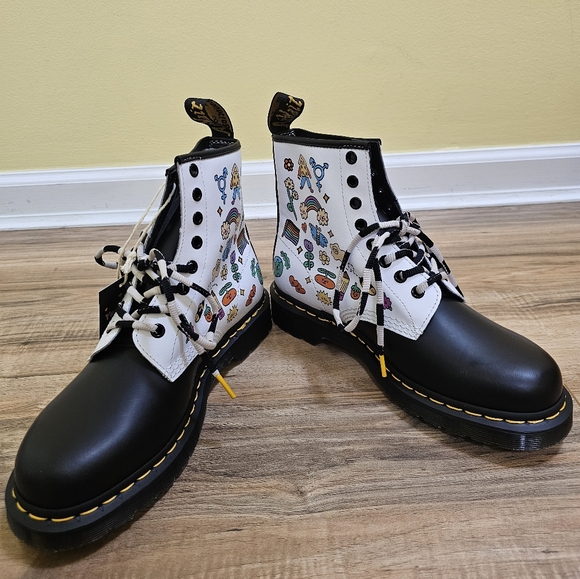 Dr. Martens 1460 WEDNESDAY HOLMES FOR PRIDE LEATHER BOOTS, size US 9 - Picture 4 of 13